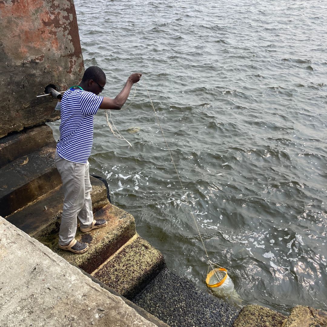 URIGSO's tweet photo. #WhereInTheWorldIsGSO 📍Lagos, Nigeria
🌍 This summer, #URIGSO Ph.D. candidate Katie Roche traveled to Lagos, Nigeria to teach at the Coastal Ocean Environment Summer School (COESSING), where she led the Biogeochemistry track with @whoi's Dr. Mak Saito. https://t.co/UVNA1qD3Qk