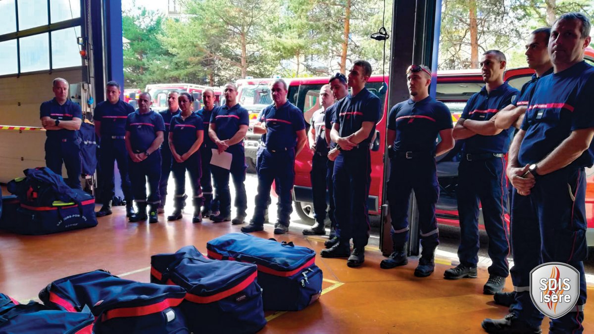 sdis38's tweet photo. 🔥🌳 #FDFEN | Les sapeurs-pompiers du @sdis38  engagés dans le cadre de la colonne de renfort Sud-Est 2 sont rentrés aujourd’hui en Isère après une semaine de déploiement dans le sud-ouest. https://t.co/u4ykWsf4Sf