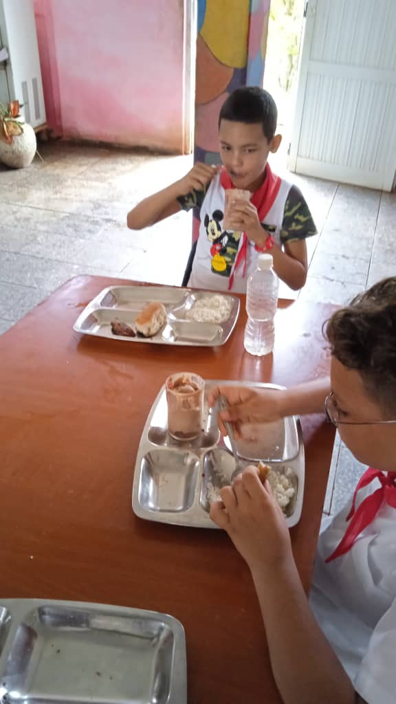 AEIServimin's tweet photo. Otra escuelita que es visitada por nuestros trabajadores, esta vez la primaria Martha Abreu de Santa Lucía, en el municipio Minas de Matahambre. https://t.co/bzigou17fx