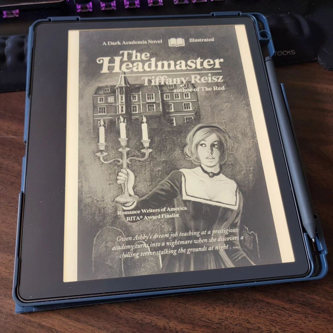 Today's #lunchbreakread is the 10th Anniversary edition of Tiffany Reisz's THE HEADMASTER!

What are you reading on your lunch break? instagr.am/p/DAEEuXAgWI6/