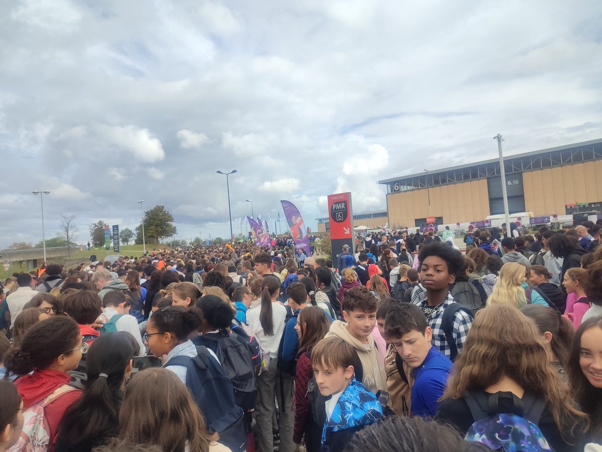 RepCollege's tweet image. Le jeudi 12 septembre les élèves de 4eme du collège Paul Valéry étaient aux workskills à Lyon. Un moment de découverte de l' excellence professionnelle pour nos élèves! #workskills #collegePaulValery #decouvertedesmetiers