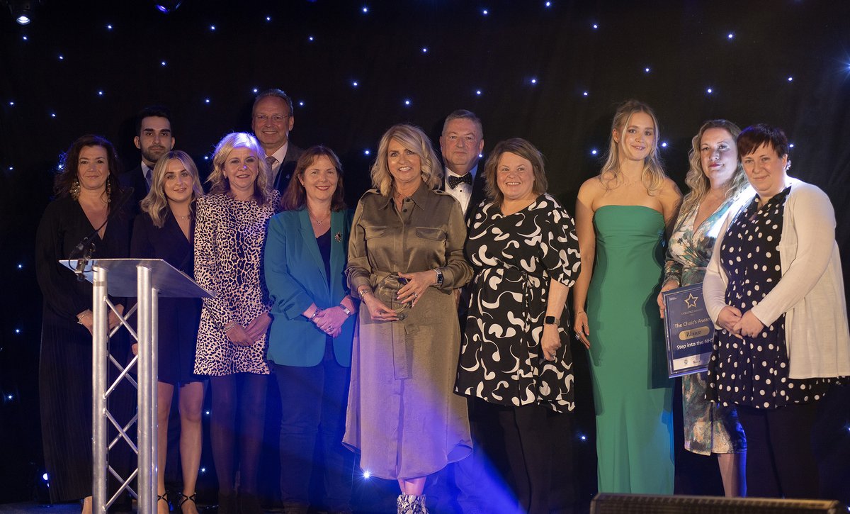 WestNotts's tweet photo. We're celebrating after our partnership with @SFHFT and @NottmTrentUni to deliver the ‘Step into the NHS’ careers and recruitment events received the Chair’s Award at the Trust’s 2024 Excellence Awards 🏆🎉🌟 Read more 👉 https://t.co/v1Beddpe5h https://t.co/hQk17Y80xT