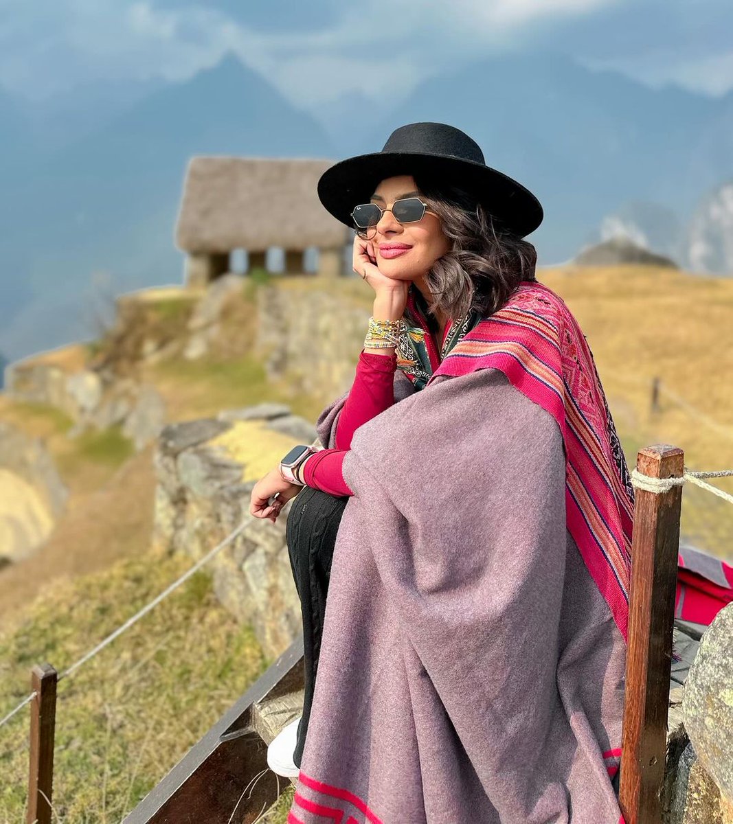 PeruMODA's tweet photo. "Enamorada de tu belleza natural y espiritual 🍃" - @sheynnispalacios_of @missuniverse visitó Machupicchu y quedó maravillada con los paisajes y textiles peruanos
#PeruModaDeco https://t.co/MJPgTkvoaF