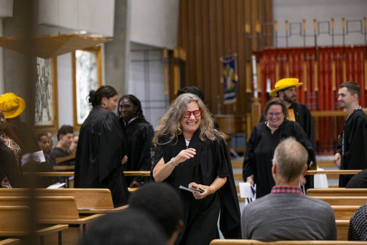 St John's College tweet media
