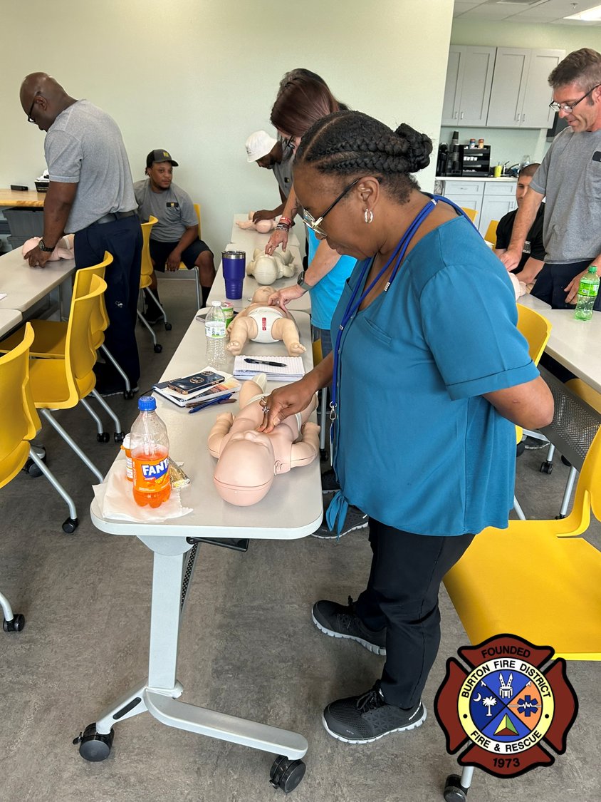 BurtonFD_SC's tweet image. New Immediate Responders. #BurtonFD @bftcountysc 1st Responders Project trained employees from Nupi Americas on opiates/Narcan, CPR &amp;amp; @StopTheBleed,  &amp;amp; fire extinguishers. When they leave work they become trained neighbors, fellow motorists &amp;amp; event goers! #CommunityResiliency