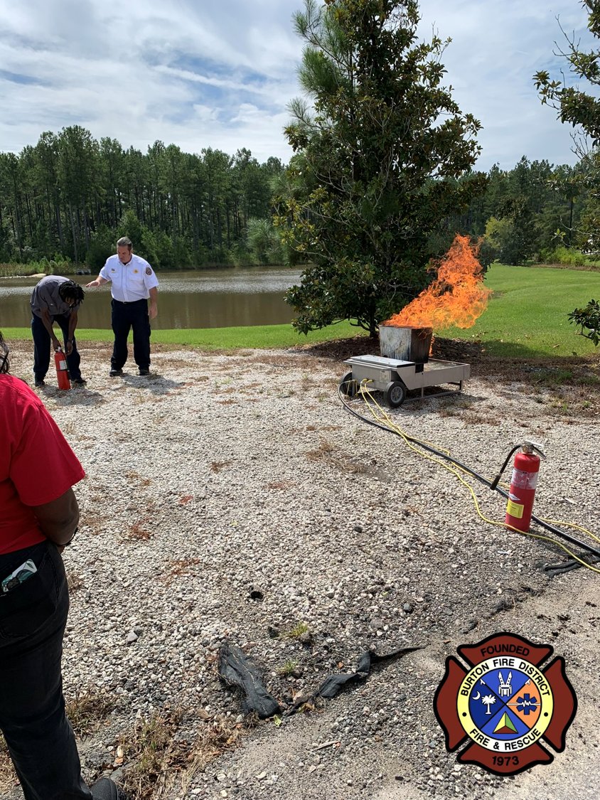 BurtonFD_SC's tweet image. New Immediate Responders. #BurtonFD @bftcountysc 1st Responders Project trained employees from Nupi Americas on opiates/Narcan, CPR &amp;amp; @StopTheBleed,  &amp;amp; fire extinguishers. When they leave work they become trained neighbors, fellow motorists &amp;amp; event goers! #CommunityResiliency