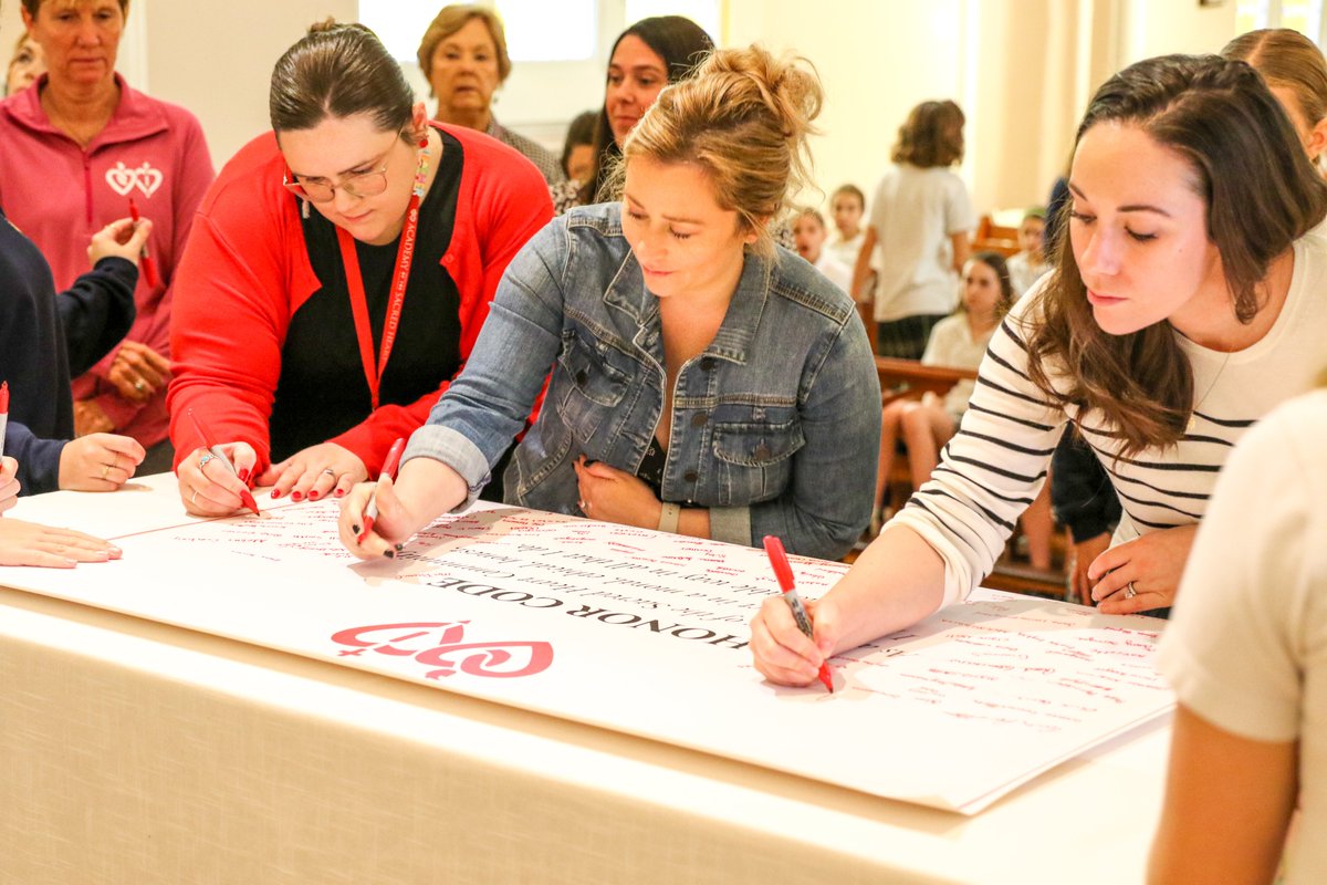 Today, Middle School followed in the tradition of reflecting upon the Sacred Heart Honor Code, and together as a community, they committed to its principles by signing their name, along with faculty, on an oversized poster which hangs all year in Rosary Hall.
#ashrosary