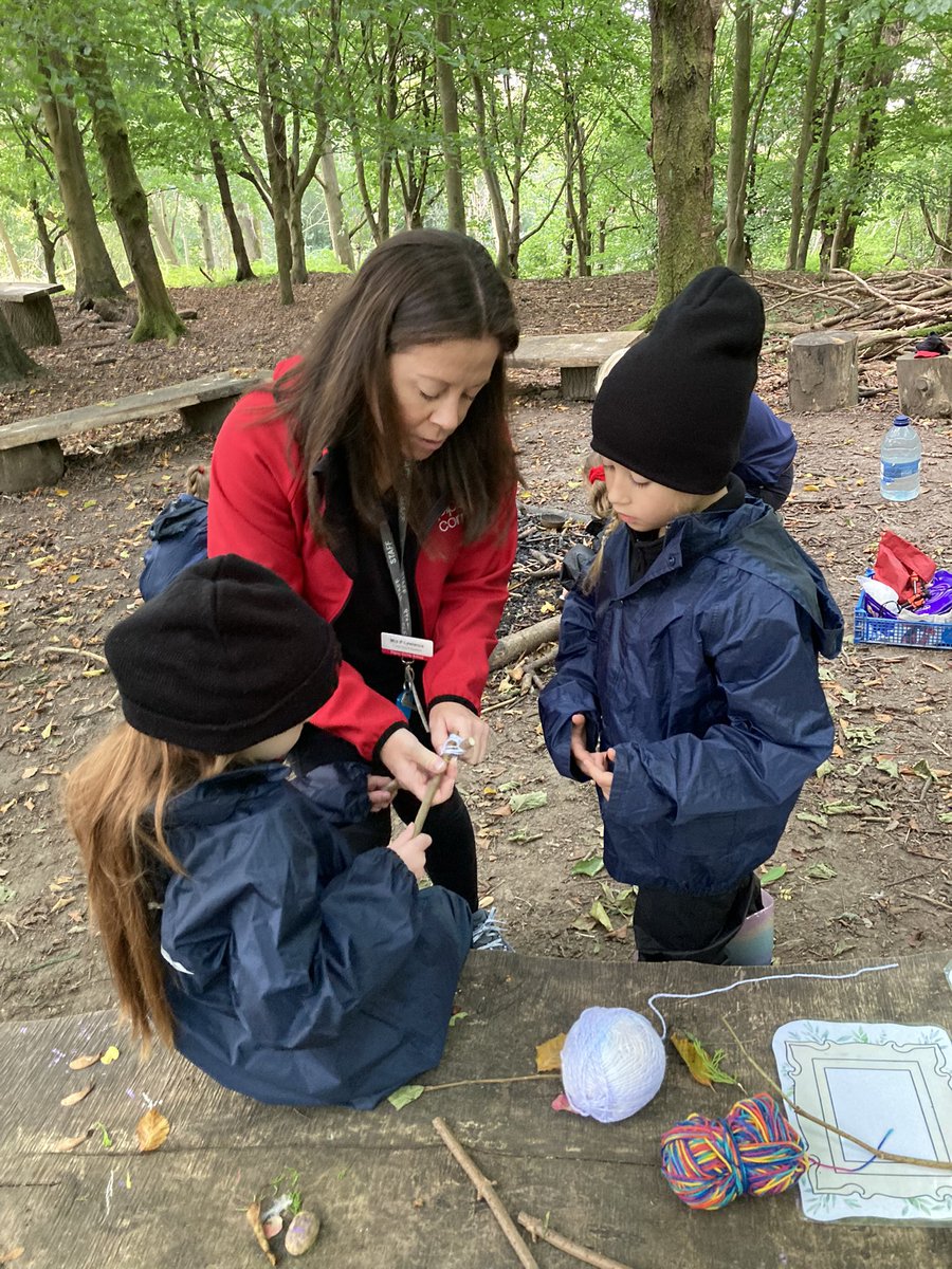 PipersForestSch's tweet photo. Year 3 were very busy in Forest School today, lighting fires, square lashing and using various tools to make wooden fairy chairs. 🔥🪵🪢🔨🪚🔪🌿🧚🏼♀️
#forestskills #forestcraft #outdoorlearning #pipersprep https://t.co/CdzvNEsbVH