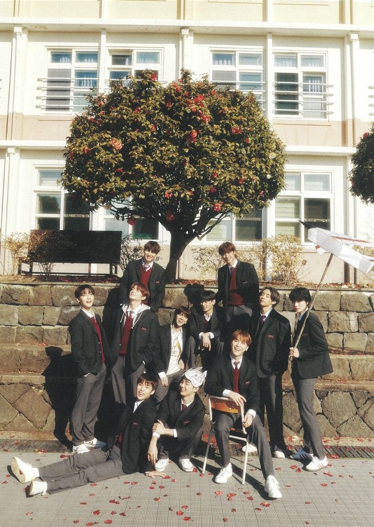 HEH NEK KITA GAK TANTRUM SAMBIL NGIBARIN BANNER LHO LAGU KALIAN GAK DIPUTER DI NOREBANG COKKK GATELIIII <a href="/IST_THEBOYZ/">더보이즈(THE BOYZ)</a> <a href="/WE_THE_BOYZ/">THE BOYZ (더보이즈)</a>