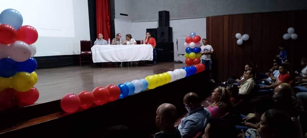 DrYusleivy's tweet photo. Participamos en la plenaria del Activo Juvenil del estado Portuguesa, acompañando a la Dra Yenny Silot Activista Juvenil Nacional y funcionarios de la Dirección de la Misión Médica Cubana en Venezuela #UnidosXCuba #CubaPorLaVida #CubaCoopera https://t.co/6Mx36pDdDj