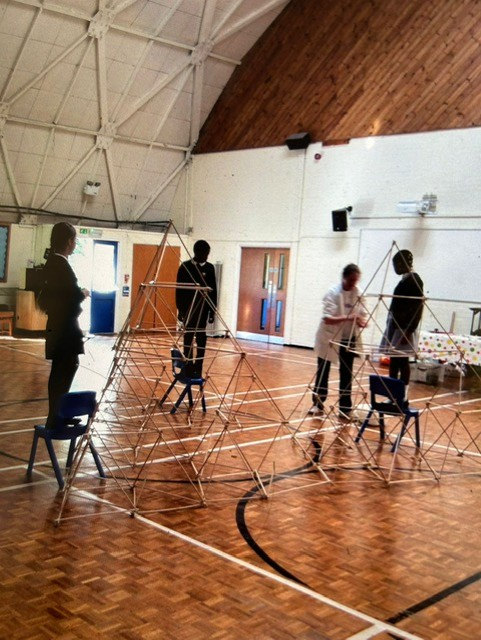 HandfordHallPS's tweet image. Discussing strategies - teamwork.
#year5
#FabScience