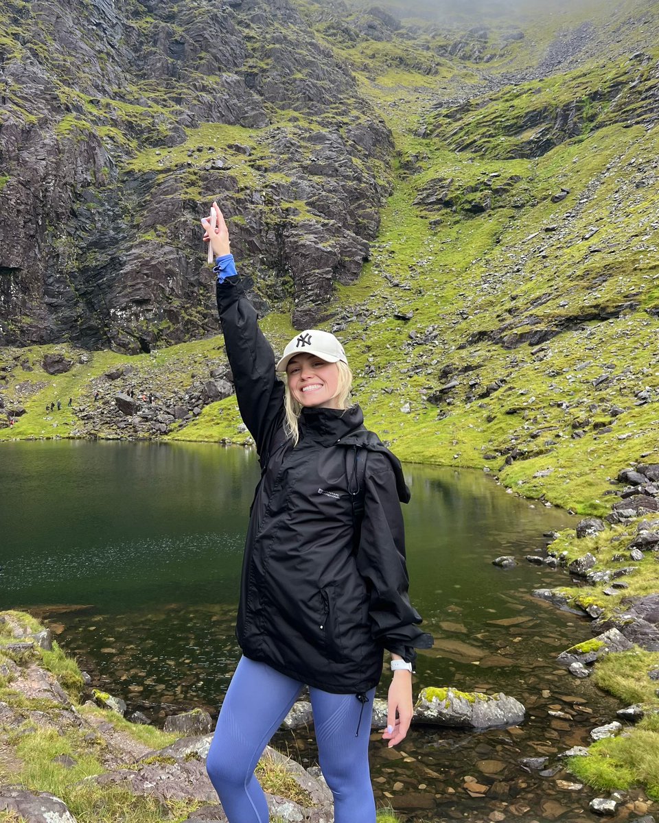 iamleaheartt's tweet photo. Made it to the top of Carrauntoohil in 1 piece 🏔️🫶🏻✨ https://t.co/M5BOEWwyJR