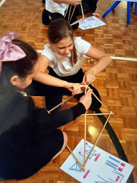 HandfordHallPS's tweet image. But nothing happens if you miss one vital element, planning. Year 5 students are excellent at that!
#year5
#FabScience