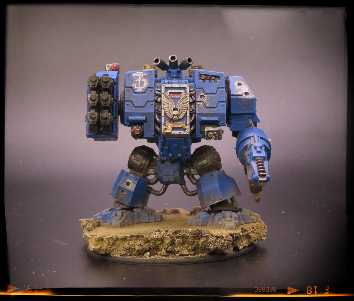 point_hq's tweet image. Not often that I dabble in 40k these days but I felt this old Dreadnought could do with a spruce up. New base, battle damage and some weathering added 😊
#Warmongers #wargaming #paintingwarhammer