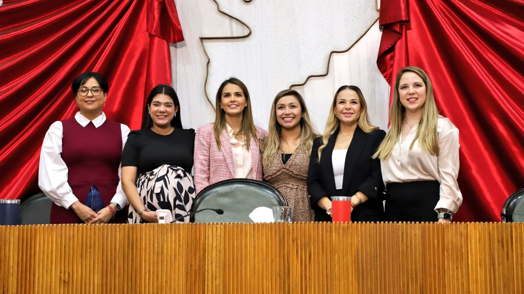 ¡Las mujeres en Nuevo León, unidas, siguen rompiendo barreras! 💜

Por primera vez, una Mesa Directiva es  conformada 100% por mujeres 🙋🏻‍♀️, haciendo historia en el <a href="/CongresoNL/">Congreso Nuevo León</a>.