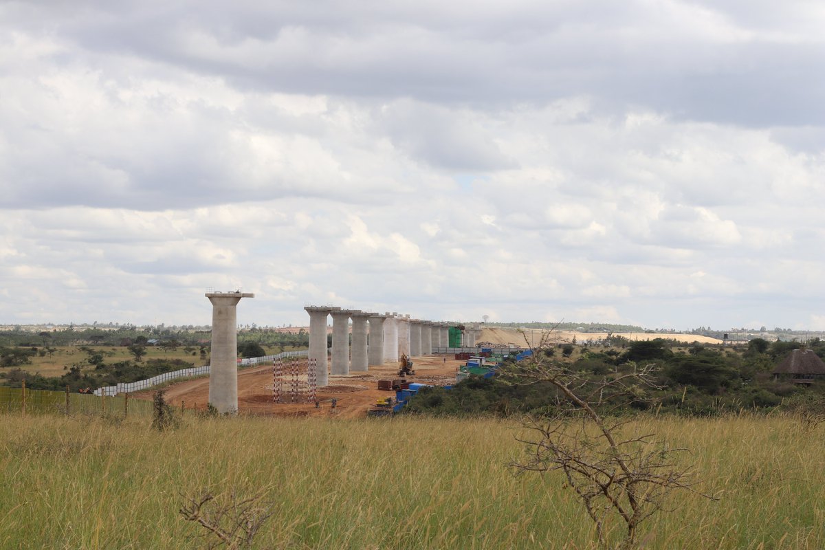 What are the real impacts of development corridors on people, wildlife and ecosystems in Kenya and Tanzania?🦓🏗️

📢In this open access journal article, we analyse key challenges in implementing effective #developmentcorridors

Read 👉tinyurl.com/yxp64xnp