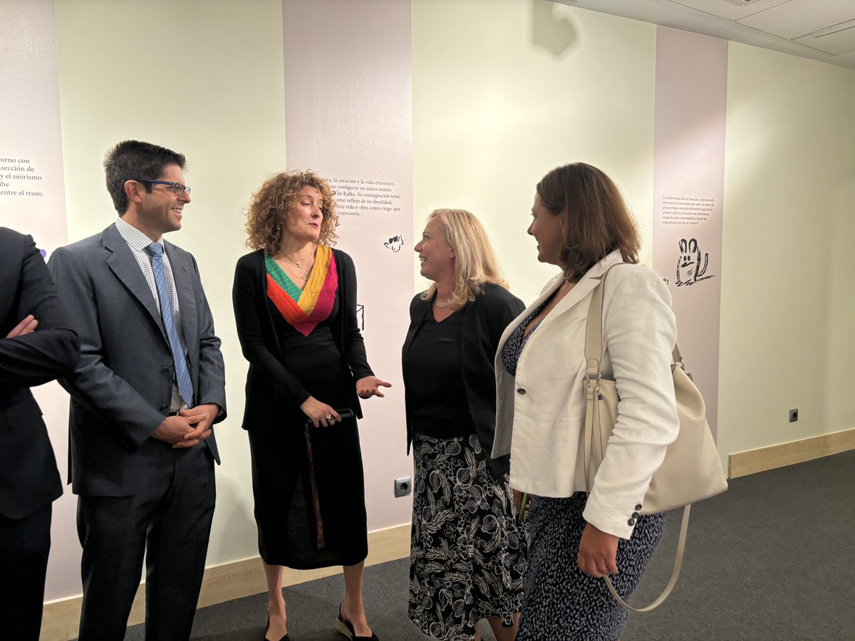 SefaradIsrael's tweet photo. 📸 Hoy hemos inaugurado la muestra “Cien modos de recordar a Kafka” #100AñosKafka que podréis ver hasta el 🗓️ 29 de noviembre en nuestra sede.

¡Gracias a todos los que nos habéis acompañado!

🌐 Más información: https://t.co/f9lrUsbZpU https://t.co/sjyXl45ZAN