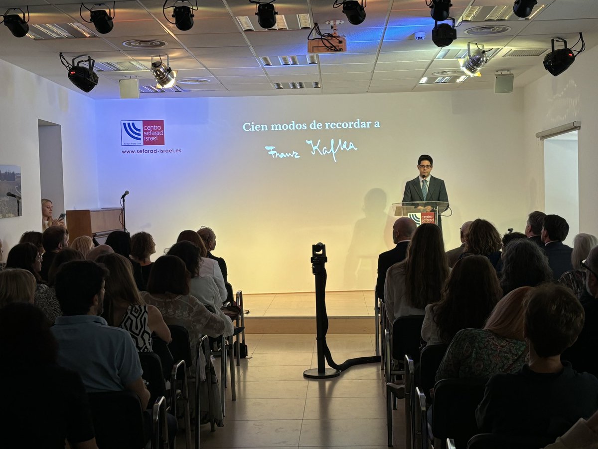 📸 Hoy hemos inaugurado la muestra “Cien modos de recordar a Kafka” #100AñosKafka que podréis ver hasta el 🗓️ 29 de noviembre en nuestra sede.

¡Gracias a todos los que nos habéis acompañado!

🌐 Más información: infobae.com/america/agenci…