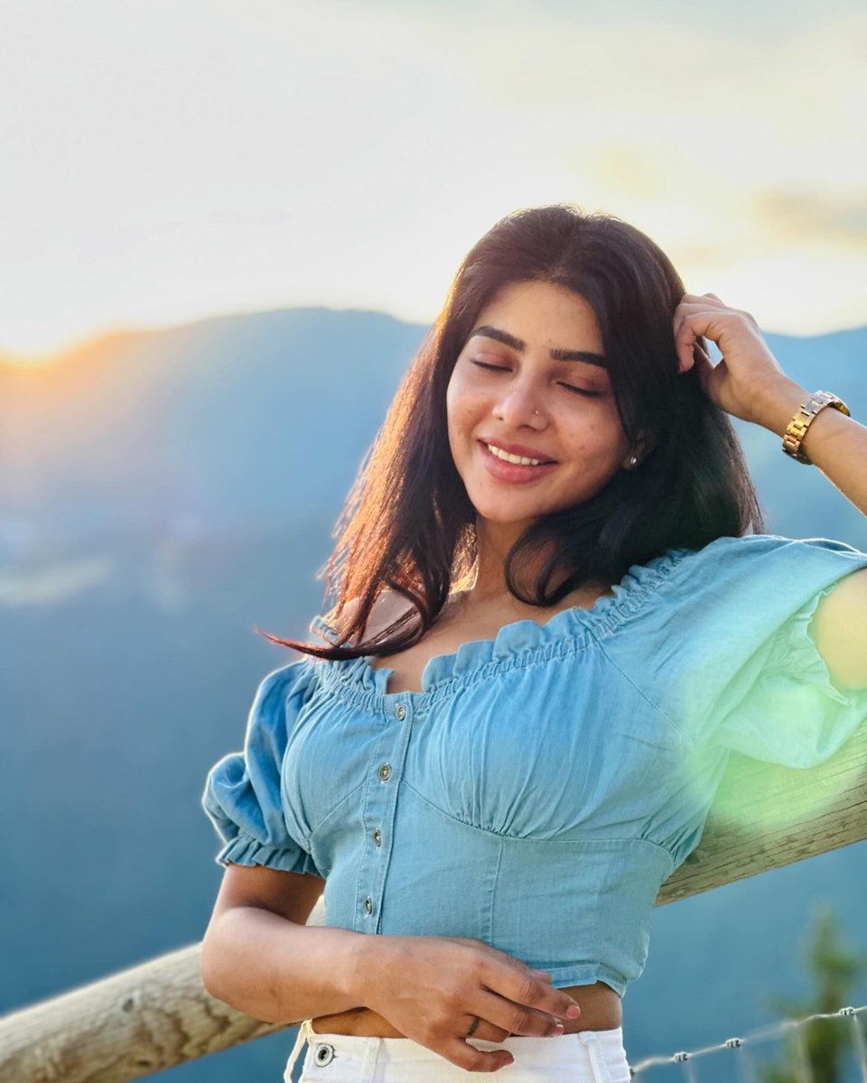 stargallery2020's tweet image. #PavithraLakshmi 💙