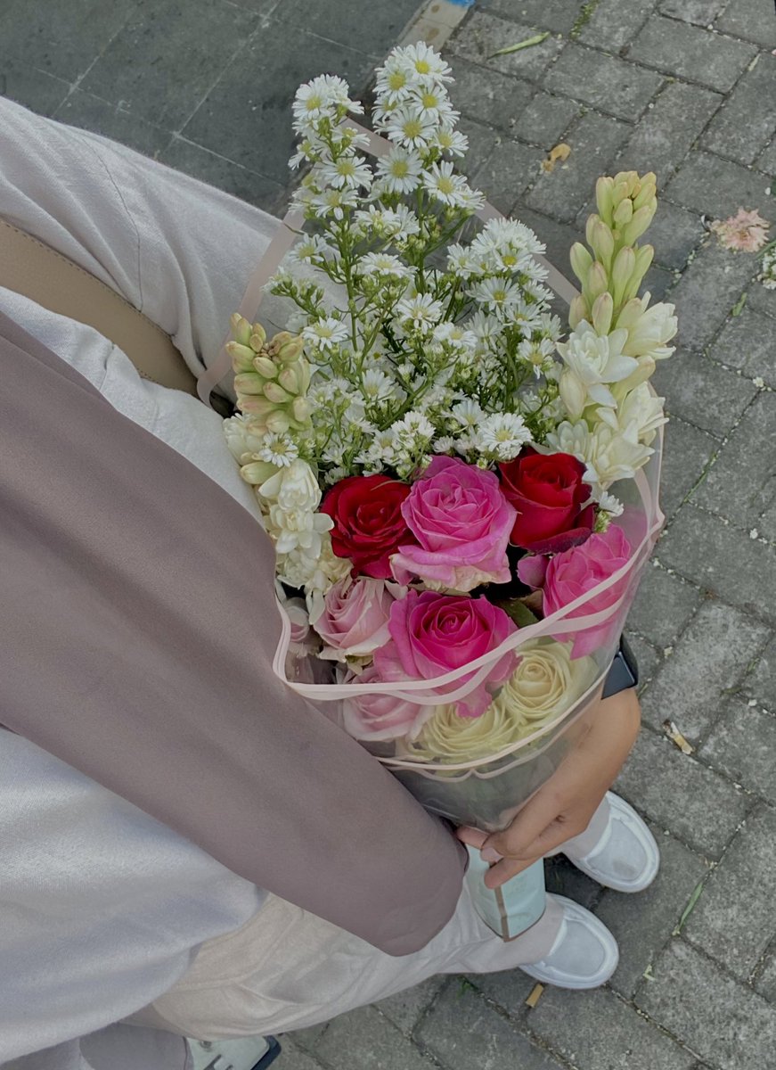 soffiaputria's tweet photo. Finding joy in every petals❤️ https://t.co/6lIZbYj99y