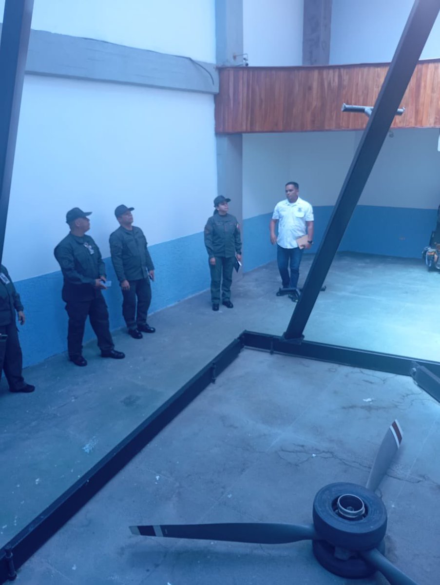 CAFMA_AMB's tweet photo. #18Sep// Recibimos la Visita de la Comisión Inspectora de la INGEFANB en las instalaciones de nuestros espacios, donde se realizó la supervisión de los diferentes espacios del #CAFMA presidido por la Cnel. Maria Chiquinquira Cortez Santiago. 

#HonorVoluntadYEficiencia https://t.co/DSa98dlloM