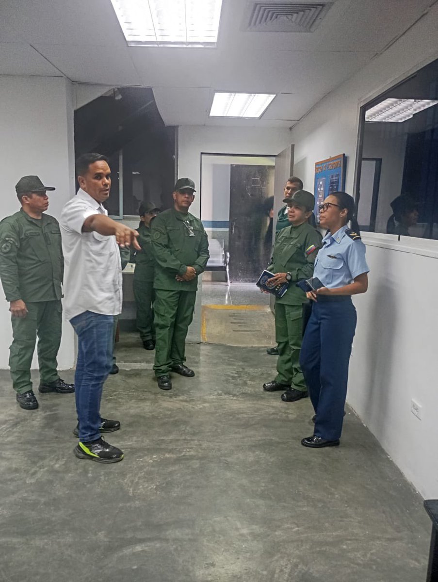 CAFMA_AMB's tweet photo. #18Sep// Recibimos la Visita de la Comisión Inspectora de la INGEFANB en las instalaciones de nuestros espacios, donde se realizó la supervisión de los diferentes espacios del #CAFMA presidido por la Cnel. Maria Chiquinquira Cortez Santiago. 

#HonorVoluntadYEficiencia https://t.co/DSa98dlloM