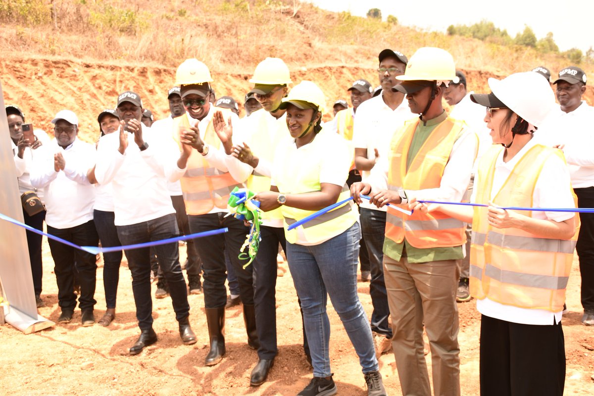 GisagaraDistr's tweet photo. Ku bufatanye bwa Leta y'u #Rwanda binyuze muri SPIU/RAB mu mushinga wa #SAPMP (Sustainable Agricultural Productivity and Market Linkage Project) na Leta ya Korea y'Epfo mu Mushinga wa @KOICA_Rwanda hatangijwe Ibikorwa byo gutunganya igishanga cya Nyiramageni @GisagaraDistr https://t.co/akP8QCtsA0