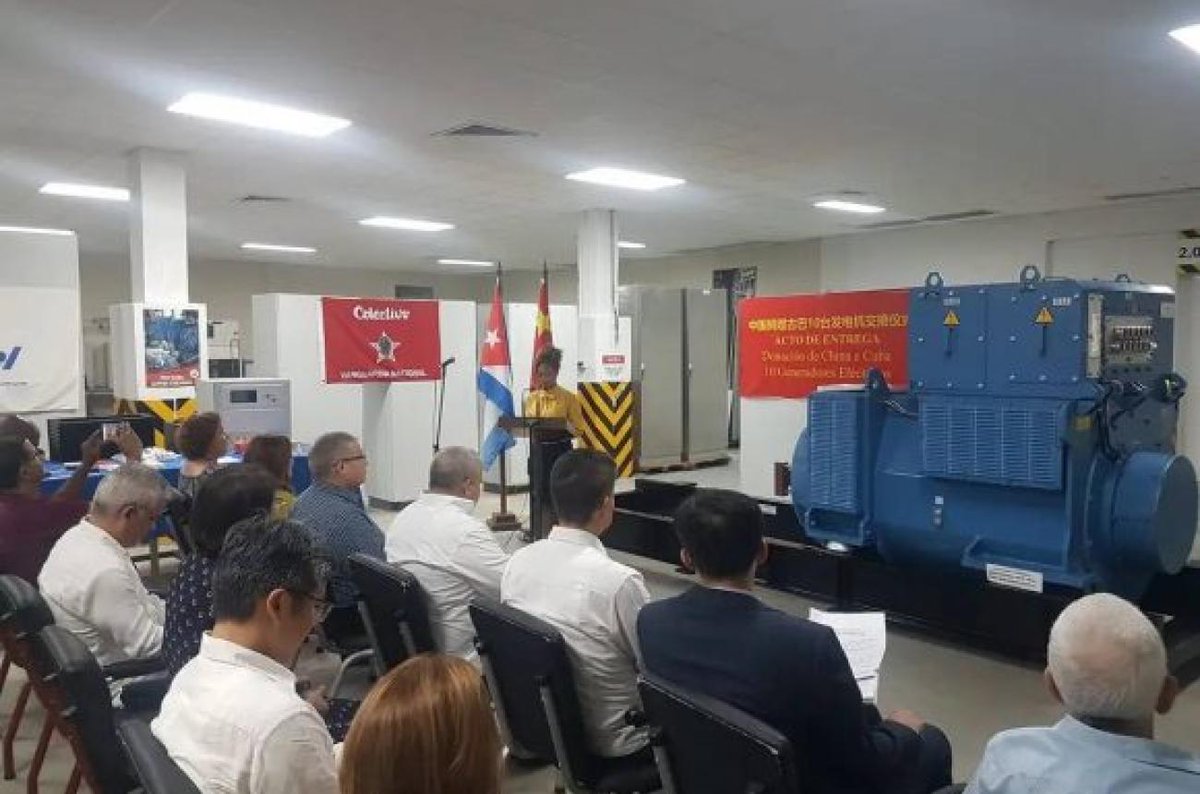 Entregan diez generadores para los grupos electrógenos de la Unión Eléctrica. Donados por el Partido Comunista de China y el Gobierno del gigante asiático estos equipos impactarán positivamente en provincias centrales de #Cuba

Más información:

pcc.cu/partido-comuni…