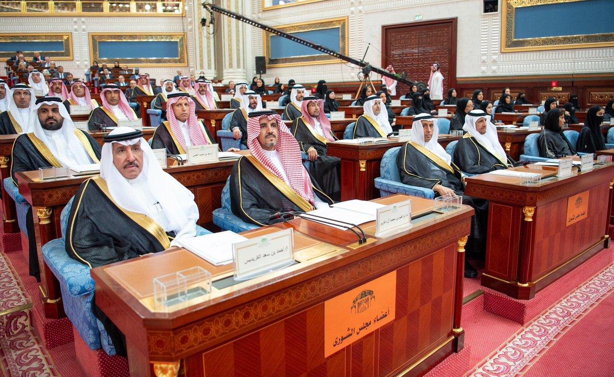 Ibrahim_V2030's tweet photo. تشرفت وزملائي وزميلاتي اعضاء مجلس الشورى اليوم بأداء القسم أمام سيدي صاحب السمو الملكي الأمير محمد بن سلمان بن عبدالعزيز آل سعود #ولي_العهد رئيس مجلس الوزراء -أعزه وايده الله-.
وشرفنا بالاستماع الى #الخطاب_الملكي والذي القاه سموه نيابة عن مولاي  #خادم_الحرمين_الشريفين -حفظه الله-، في يوم عظيم وخالد من أيام مجلس الشورى في دورته التاسعة، والذي تضمن العديد من المعاني والتوجيهات على المستويين الداخلي والخارجي، ورسم مستقبلاً مشرقاً لهذا الوطن العظيم في ظل القيادة الحكيمة وضوء رؤية السعودية 2030.
نسأل الله تعالى العون و التوفيق والسداد لخدمة الدين ثم المليك والوطن والمواطن، وان يحفظ القيادة ويديم على بلادنا امنها وايمانها وازدهارها.