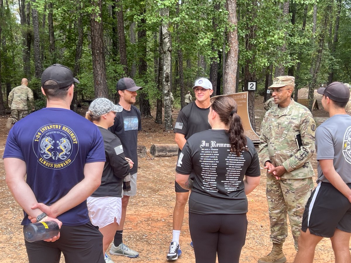 TRADOC's tweet image. @TradocCG and @TRADOCCSM stopped at @fortjackson to check out the 2024 #DSOY competition!

They spent the day having lunch with a few of the competitors and engaging with #H2F team members as they provided oversight of the events.

#VictoryStartsHere 
@USArmy @USACIMT