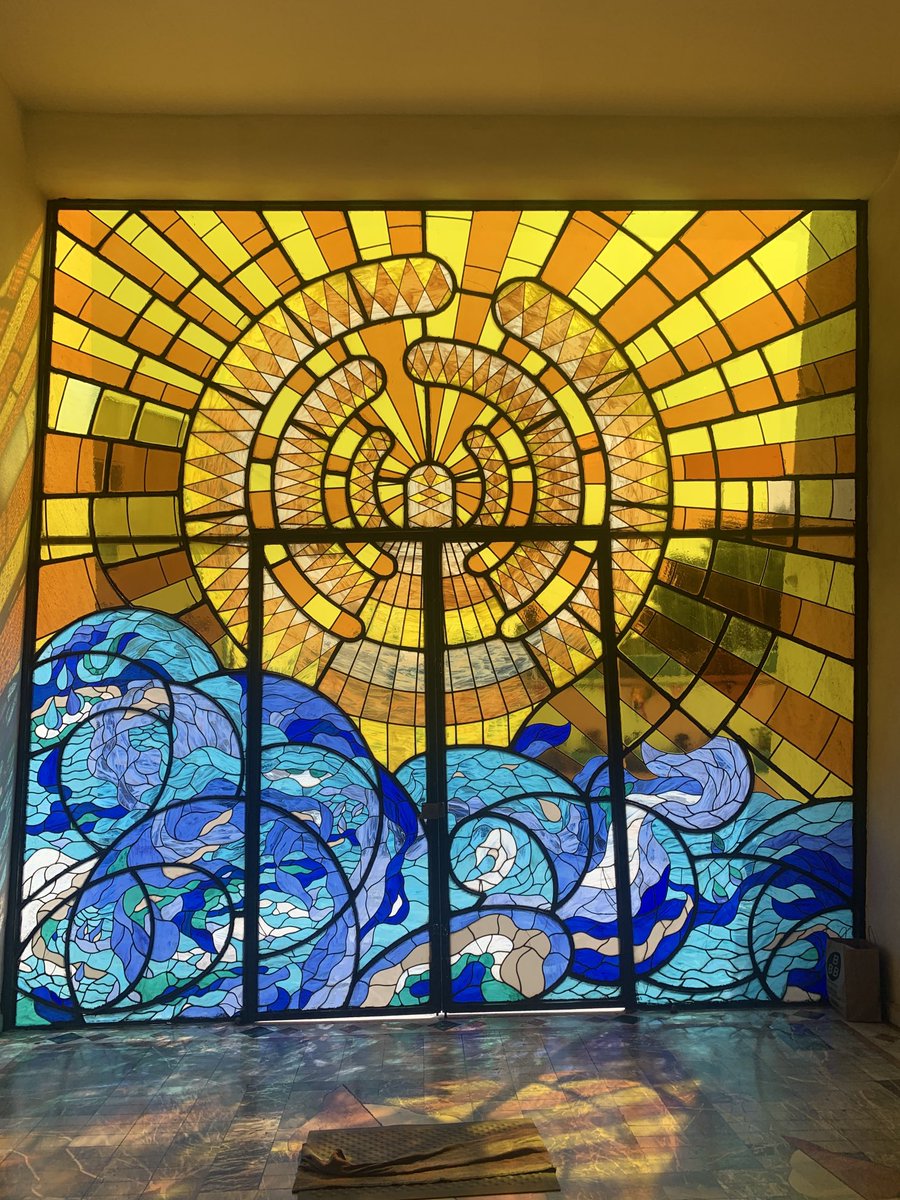 AgustinTroutier's tweet photo. Hermoso vitral que refleja la perfección del sol sobre la tierra. Conócelo, está en una hermosa iglesia La Luz del Mundo en la Ciudad de México. https://t.co/dYMkbHLvPN