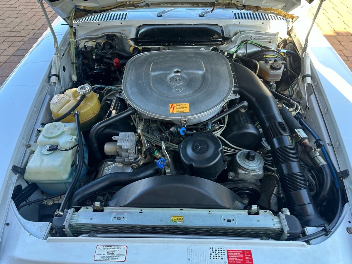 HemmingsNews's tweet photo. 1986 Mercedes-Benz SL560 Convertible, carefully maintained with all service records 📄
Make your offer now 👉 https://t.co/qtUmCIA96z
#Hemmings #NEConcours #MercedesBenz #560SL #LuxuryCars #ClassicCars #CollectorCars https://t.co/TC6wzd2ajh