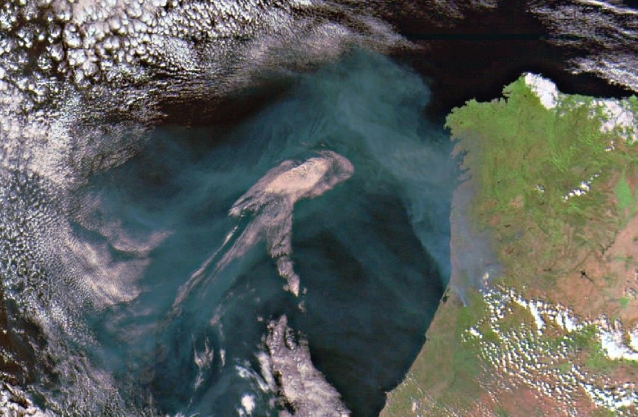 Se siguen observando múltiples focos activos en el tercio superior de Portugal.
El humo se ha desplazado cientos de kilómetros en el Atlántico y al oeste de Galicia.

METEOR-M2 4
Elevación: 46°  W
Azimut: 181°
Dirección: Northbound
Inicio: 09/18/2024 17:13:15
Ganancia: 49.6