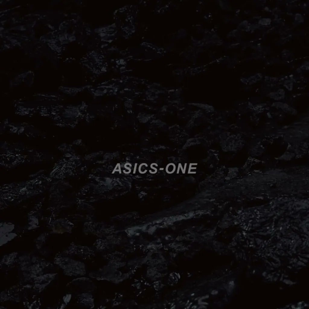sneakerhack1's tweet photo. ONE OK ROCK TAKA ライブ着用スニーカー 
ASICS ONE が初公開 近日発売予定
https://t.co/VIzsGE4YkU
ワンオクロックのボーカル TAKAが、ライブ着用モデルを公開し、以前より噂されていた共同開発と見られる新スニーカーはアジアで近日発売予定
#ONEOKROCK https://t.co/WxLbFo7iZV