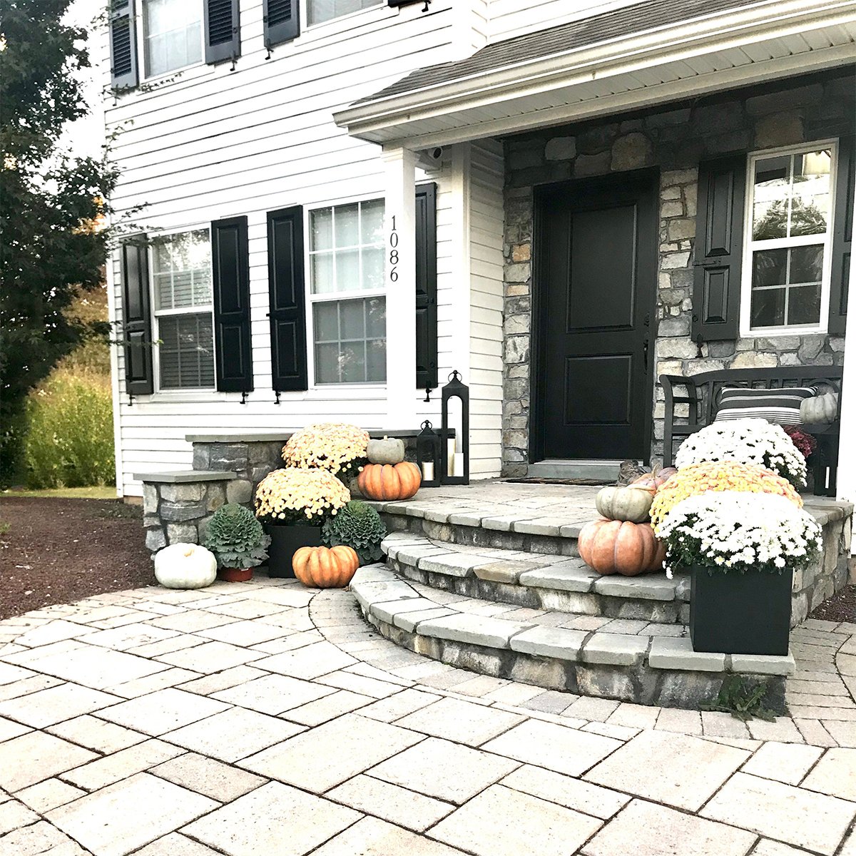 TimberlaneInc's tweet image. Fall in love with the warm tones of our autumn-inspired shutters. #FallDesign hubs.ly/Q02G1CQl0