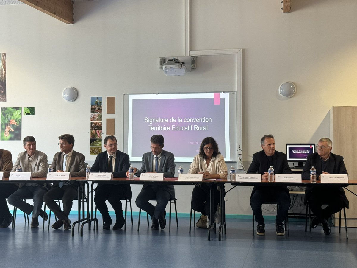 Au collège Louise Michel d’Etain, signature 
des conventions Territoires Éducatifs Ruraux « Argonne » et « Est Meuse » -  une dynamique partenariale au service du parcours des élèves.
<a href="/ien_stenay/">IEN Stenay</a> <a href="/DSDEN55/">DSDEN55</a>