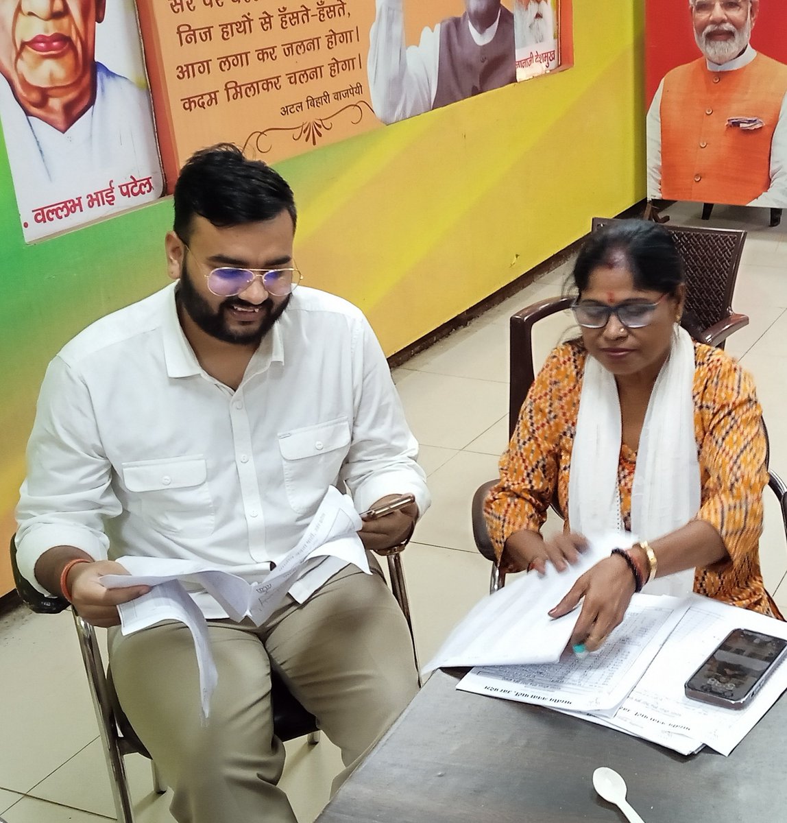 ramayadavbjp's tweet photo. आज दिनांक 18-9-24 को भाजपा क्षेत्रीय कार्यालय निराला नगर में अपने  आवांटित जनपद से सदस्यता अभियान 2024,सेवा पखवाड़ा से सम्बंधित मंडल अध्यक्षो से रिपोर्टिंग तथा शक्ति केंद्र सहयोगियों से राष्ट्रीय सदस्यता से संबंधित यथास्थिति की जानाकारी लेते हुए.. https://t.co/LLtjEjyLas