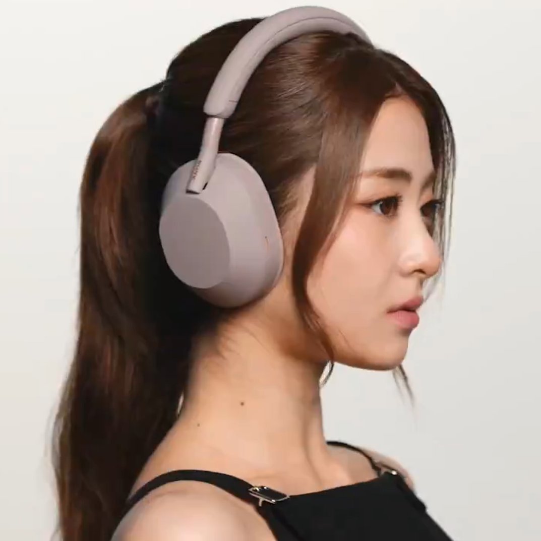 dailynjin's tweet photo. #HUHYUNJIN for SONY https://t.co/hBVNL0NYqO