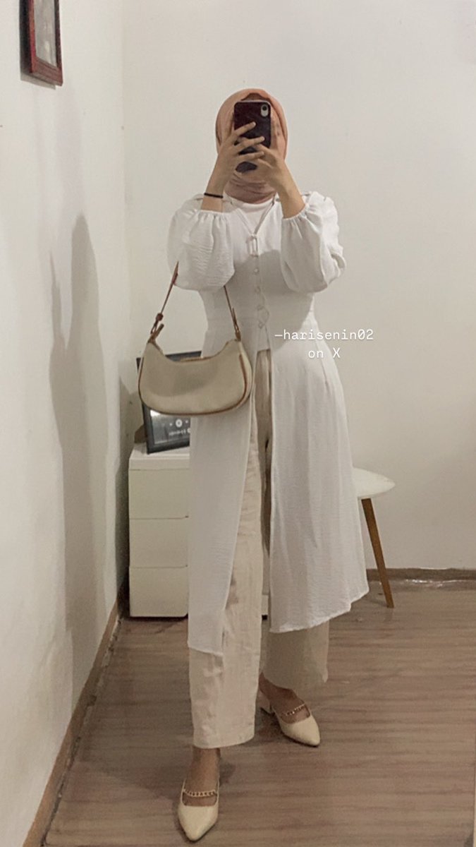 harisenin02's tweet photo. suka bingung gaksih pake outfit apa kalo diundang kondangan?! aku ada beberapa ootidi kondangan

mari kita review pelan pelan🏃🏻‍♀️ https://t.co/KAp6H4aJQI