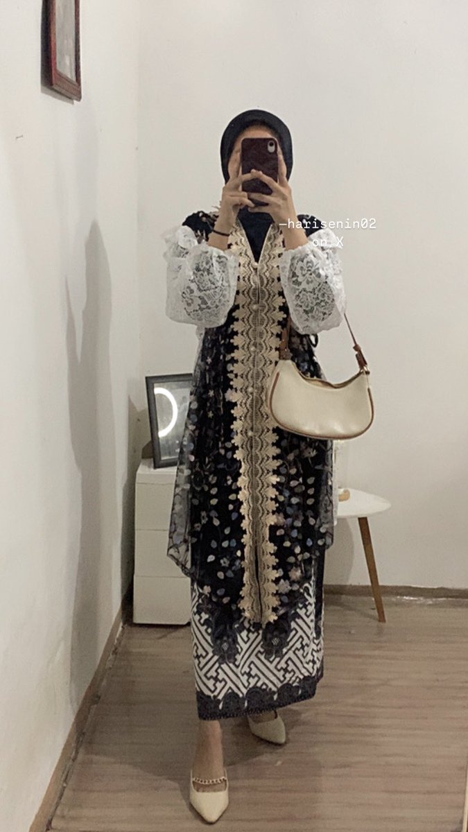 harisenin02's tweet photo. suka bingung gaksih pake outfit apa kalo diundang kondangan?! aku ada beberapa ootidi kondangan

mari kita review pelan pelan🏃🏻‍♀️ https://t.co/KAp6H4aJQI
