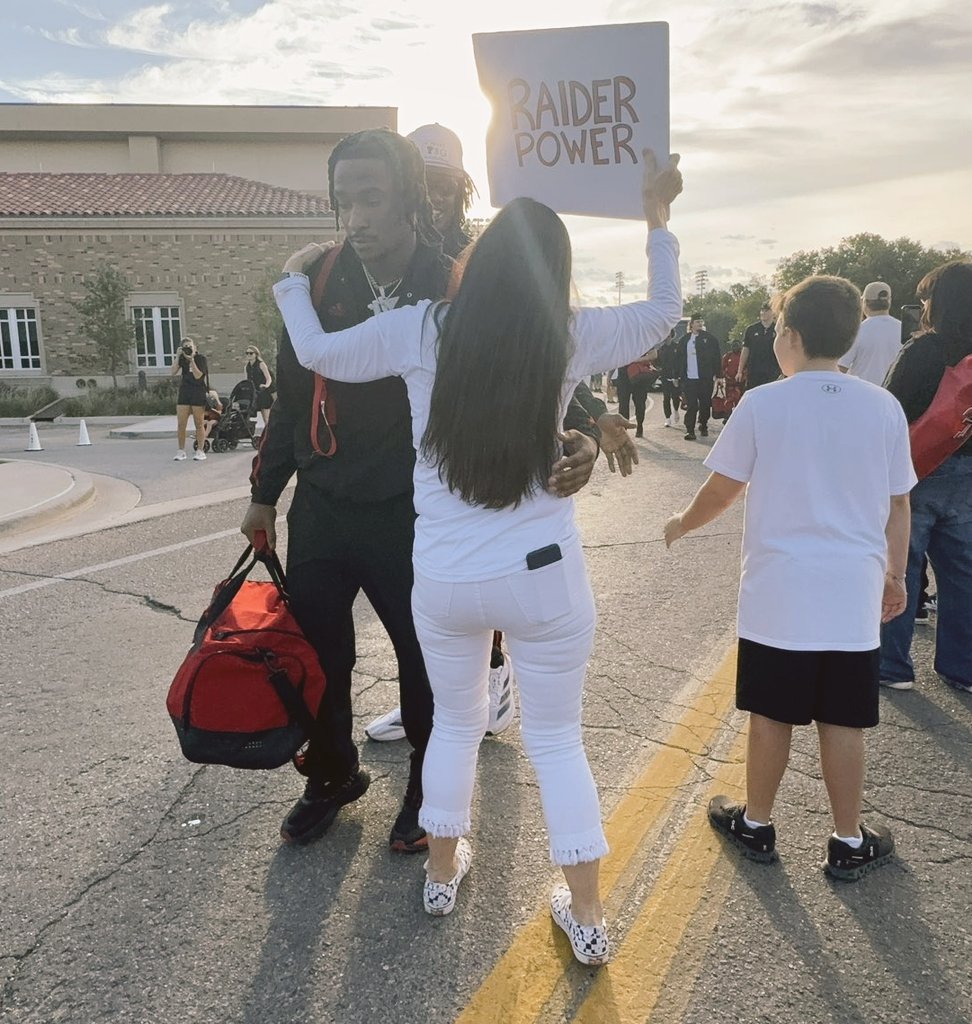 GruvyGurl's tweet photo. Loved seeing you on the field and making receptions, @iammike1x!!! Can't wait for more!!! Next week should be an exciting game! Wishing you the best and All #RaiderLove!!! #WreckEm https://t.co/U5OtmvCnc6