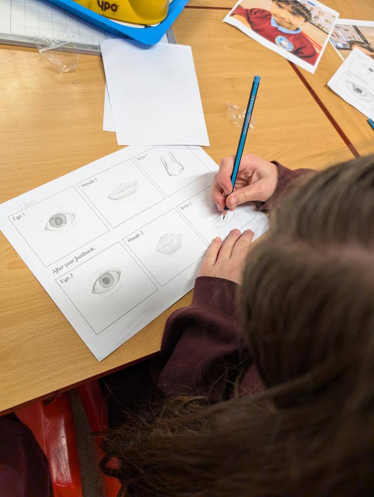 LPCommunity_'s tweet image. Blwyddyn Chwech practised sketching different parts of their face today then gave specific feedback.
#solvingproblemsansaharingideaa
