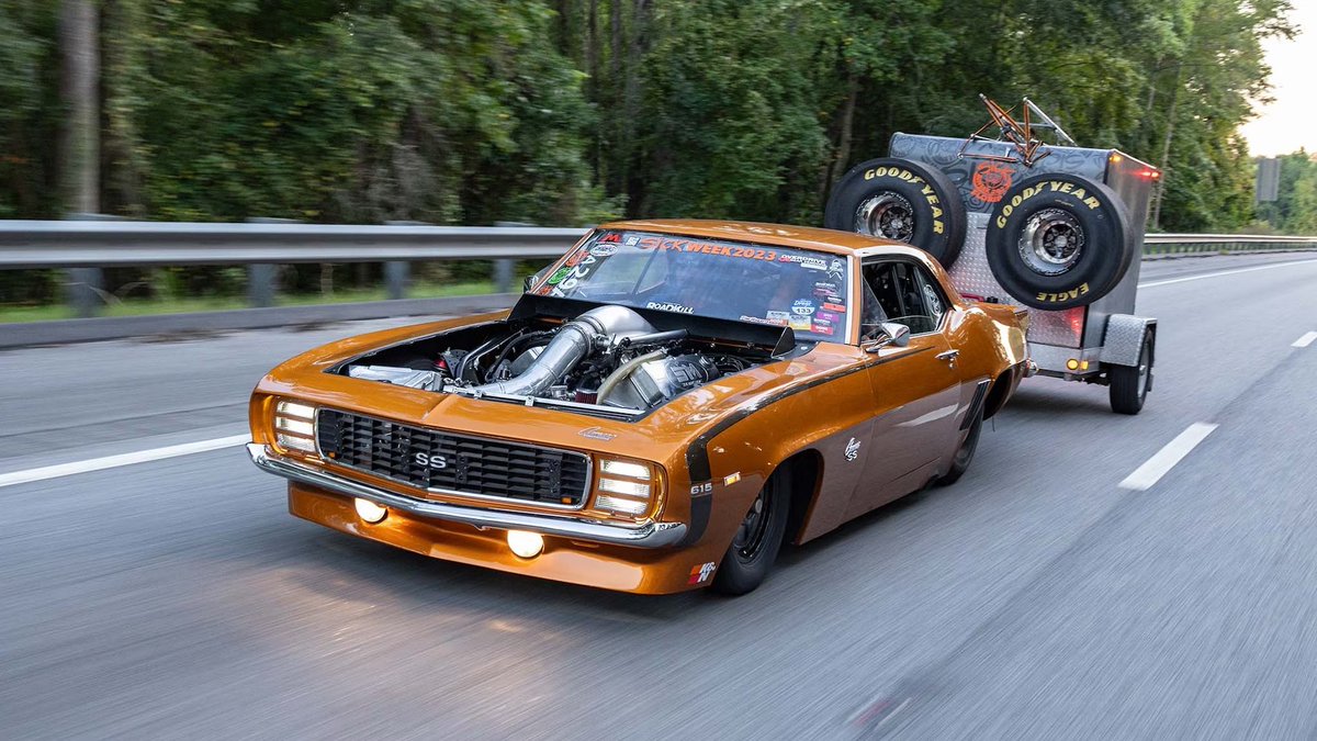 Por si no estáis al tanto, esta semana en Estados Unidos tiene lugar el mejor y más importante evento de dragsters del país: La Hot Rod Drag Week.

El evento consiste en un viaje a través de cinco días visitando cinco pistas de "drag". Los participantes tienen que tomar parte en