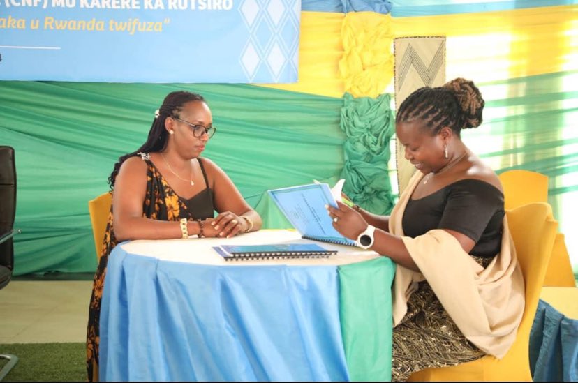 CRutsiro's tweet photo. Yitabiriwe  n'abagore bahagarariye abandi kuva ku karere kugera ku rwego rw'Akagari aho twaganiriye ku ruhare rwa Mutimawurugo n'abafatanyabikorwa mu kubaka umuryango ushoboye kandi utekanye, uburyo tweseje imihigo 2023-2024 tunasinyana  n'Ubuyobozi imihigo 2024-2025. https://t.co/fzsIev6VF3