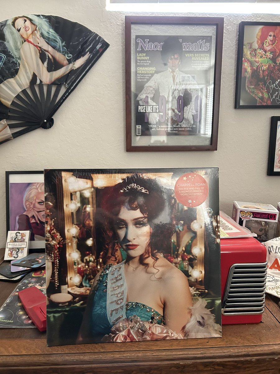 bengal_91's tweet photo. Finally got my hands on this vinyl! Welcome to the drag queen corner @ChappellRoan 💖 https://t.co/2uXvVH3qDx