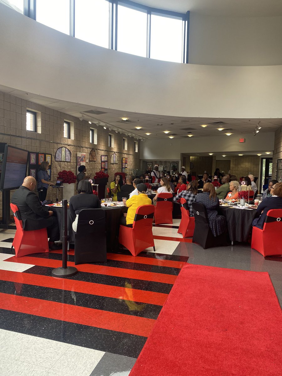 shortrollins's tweet image. Just left #TCHS sponsorship breakfast & our #community, sponsors, & alumi are AMAZING ! You should get involved too ! #FCS @KGregory79 @FCSSuptLooney @FultonCoSchools