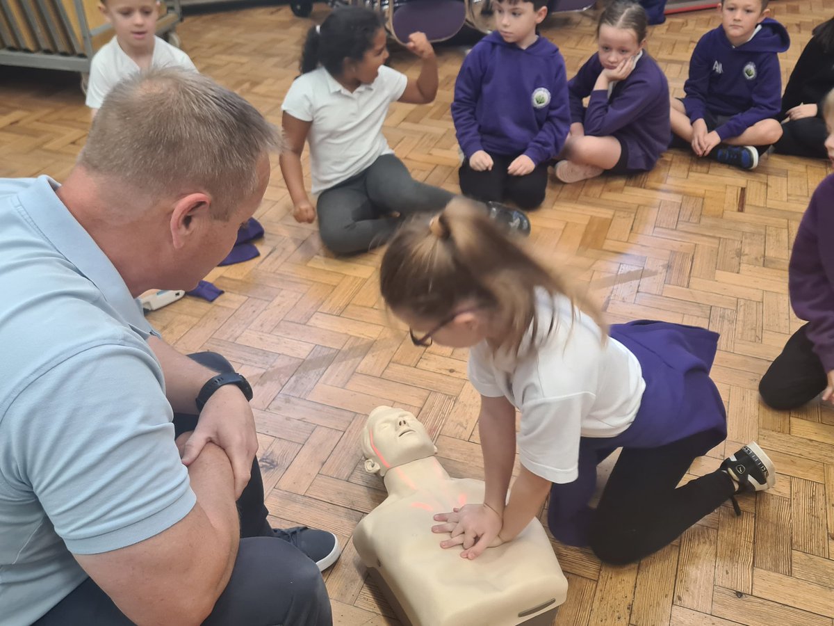 Diolch i gwmni hyfforddi TAB am yr ymweliad heddiw. Fe wnaeth plant blwyddyn 4 mwynhau dysgu sut i wneud cymorth cyntaf. Pawb wedi joio!  
A big thank you to TAB training for the visit today. Year 4 enjoyed learning how to perform CPR. Everyone enjoyed!