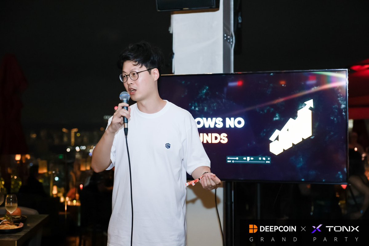 deepcoin_news's tweet photo. ๐ผ Jason, General Director of @credit_scend ! Sharing wisdom and passion at yesterday's "Into the Deep" Deepcoin x @TONX_Studio event. A visionary leading the way in crypto acceleration.
#IntoTheDeep #Deepcoin #CreditScend #BlockchainAccelerator #Token2049 https://t.co/VOi9qcjMiI