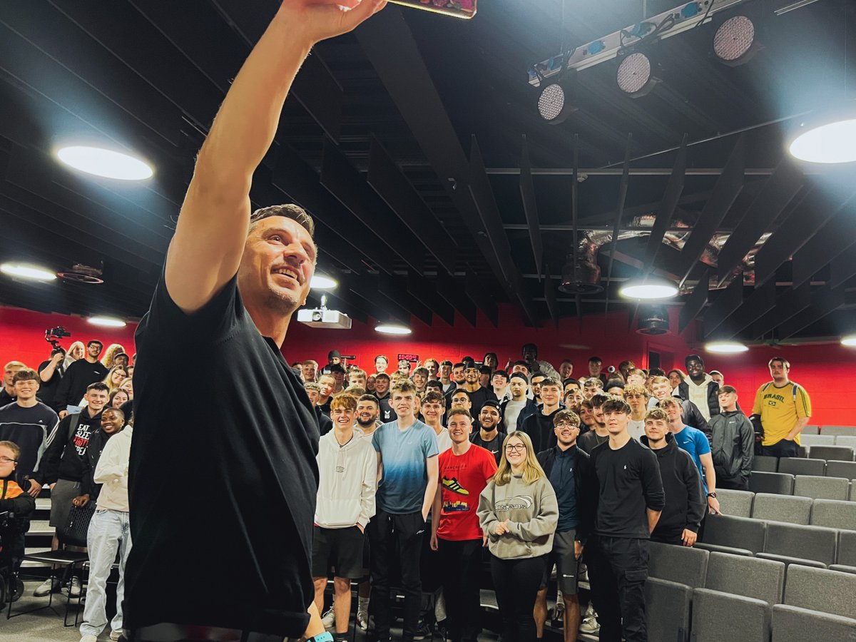 UA92MCR's tweet photo. What a start to the week, our new students had the opportunity to sit in a Q&amp;A with our co-founder Gary Neville 🤩 https://t.co/GPcxYpnAe1