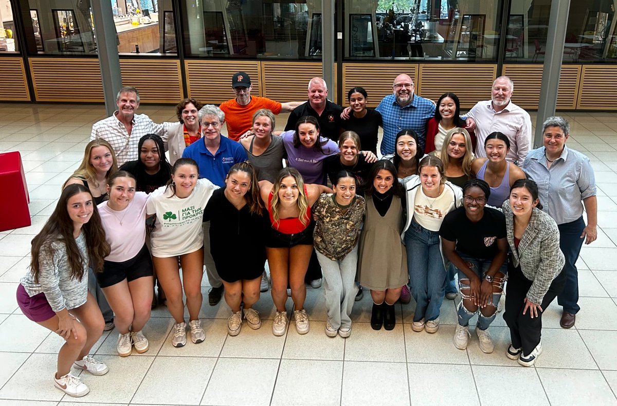 PUSoftball's tweet photo. Grateful for the Athletic Fellows program and all they do to support our team🧡🖤

One of the unique experiences of being a Princeton student-athlete is the relationships with these amazing people! https://t.co/Z6oeWyA8jS